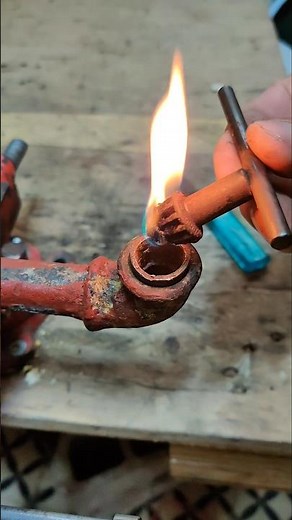 A clever trick to remove a broken faucet head #diy #simple #tips #tiktok