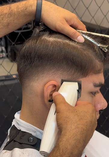 Haircut Techniques at Capal Barberia Barbershop