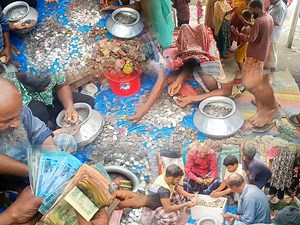 সিরাজগঞ্জে ভিক্ষুকের কাছে মিলল দুই বস্তা টাকা, এলাকায় চাঞ্চল্য #Sirajganj #sirajganjexpress #News #streetbeggar #HiddenHistory #money #found | Sirajganj Express।। সিরাজগঞ্জ এক্সপ্রেস।