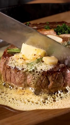 Ultimate Garlic Butter Steak Recipe Description A juicy, perfectly seared steak topped with rich, aromatic garlic butter. This recipe gives you restaurant-quality results at home—crispy edges, tender inside, and bursting with buttery, garlicky flavor. Ingredients For the Steak 2 ribeye, sirloin, or strip steaks (1–1.5 inches thick) 1 tablespoon olive oil Salt and freshly ground black pepper 1 teaspoon garlic powder (optional) For the Garlic Butter 4 tablespoons unsalted butter 3 cloves garlic, m