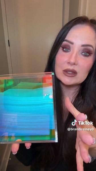 This box is so cute! I am loving these clean skin towels so had to get the box to go with them. @Clean Skin Club #skincare #skintok #cleanskinclub #makeup #beautytok