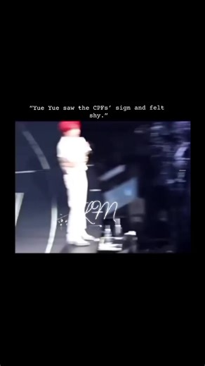 Sweet moment Cpf တွေကပေါင်ပေါင်း မင်းပျော်ရွှင်နေတယ်ဆိုရင်အသည်းပုံလုပ်ပြတဲ့ ဆိုတဲ့ စာတန်းလေးကိုထောင်ပြတာ ပေါင်ပေါင်းကမြင်ပြီးရှက်သွားတာ ရှက်ပေမယ့်လည်းကိုယ်တို့အတွက်အသည်းပုံလေးလုပ်ပြသွားပါတယ်❤️🥰😍 ရှက်နေတဲ့ပုံလေးကိုကြည့်ကြပါဦးချစ်စရာလေး🤭🥰သူကောနဲ့အတူ ပျော်ပျော်ရွှင်ရွှင်ရှိနေပါတယ်တဲ့🥰 “If you truly love an artist, the best fan etiquette is to respect the path they have chosen and the relationships that make them happy.”