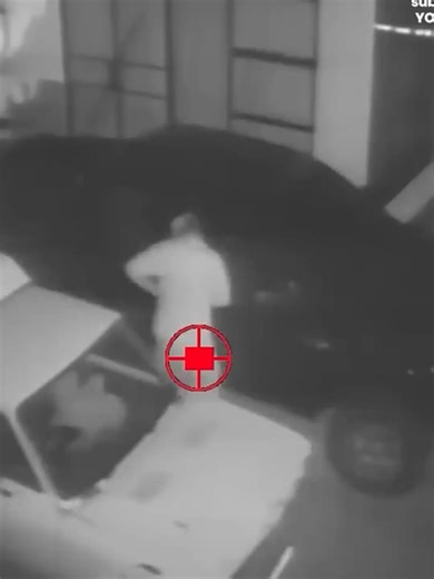 Zdalna broń ochroni twój dom przed włamaniem Aktywne systemy bezpieczeństwa zastępują tradycyjne kamery. Technologia Sublethal to zdalnie sterowana broń, która pozwala na obronę posesji z poziomu aplikacji w telefonie. System wykrywa intruzów, oddaje strzały ostrzegawcze, a w ostateczności neutralizuje zagrożenie za pomocą nylonowych pocisków. Inteligentne systemy ochrony zyskują możliwość aktywnego powstrzymywania włamywaczy przed wejściem do budynku. #technologia #bezpieczenstwo #smartdom #och