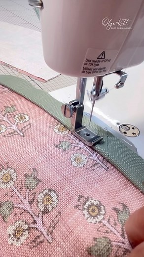 Olga Kott - Sewing Tips & Tutorials on Instagram: "Neat way to join the piping fabric. Absolute pleasure to work with fabrics like these ❤️ More videos on https://olga-kott.thinkific.com/ #piping #cushions #sewing #tutorial #réel #diy #reelsinstagram"