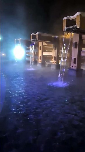 【草津温泉・温泉門広場・足湯】ライトアップされた幻想的な温泉門広場・足湯スローモーション！！【群馬県草津町】2025/02/22