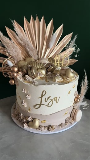 Stunning neutral, nudes and gold for a 40th birthday #cake #birthday #fyp #edit