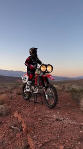 Baja-spec Honda XR650R from Dakar racer Skyler Howes 10: https://www.bikebound.com/2025/12/16/honda-xr650r/ #hondaxr #dirtbike #baja1000 #xr650r #ridered #hondamotorcycles | BikeBound