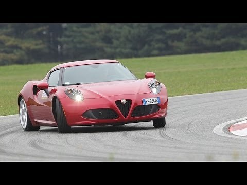 Alfa Romeo 4C - Test by DRIVE magazine & 0-200 km/h acceleration (ENG subs)