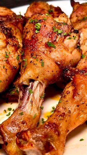 JUICY baked drumsticks in the QUICKEST way possible #drumstickrecipe #bakedchicken #tenderchicken