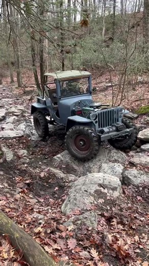 ✅ First trail day with the Willys hot rod is in the books 📚 it did fantastic! Stand by for a lot more footage from the weekend! We had 5 Jeeps in our group and it was a blast!