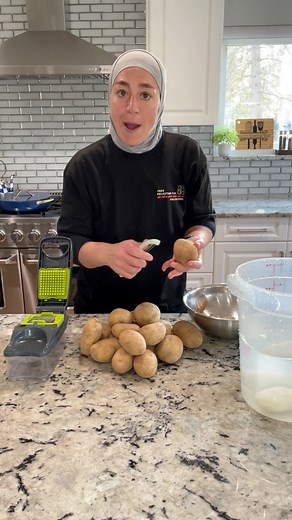 Peel your potatoes and soak 🛁 them the night before! Why? Soaking potatoes overnight before making mashed potatoes or french fries helps to remove excess starch from the potatoes. This results in a creamier texture for mashed potatoes and a crispier exterior for french fries. Additionally, soaking the potatoes can also help to improve their overall flavor and ensure even cooking. Overall, taking the time to soak your potatoes overnight can greatly enhance the final result of your dish.Recipe:🥔