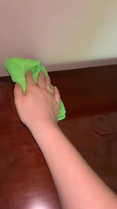 Damp dusting traps dust, no more flying particles ✨ #CleaningHacks #HomeTips #DustFree #SmartCleaning #CleaningReels | The Cleaning Lady