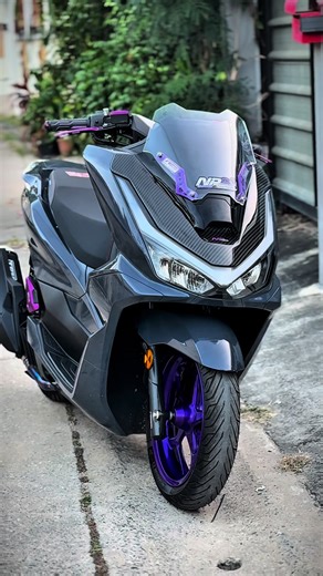 PCX160 สไตล์หล่อ พาคุณสัมผัสความสวย