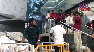 406K views · 7.8K reactions | ജനപ്രിയൻ എന്നും ജനപ്രിയനായ്‌ തുടരുന്ന നിമിഷങ്ങൾ...... ചാലക്കുടി ദുരിതാശ്വാസ പ്രവർത്തനങ്ങളിൽ നിന്നും | KBC News | Facebook