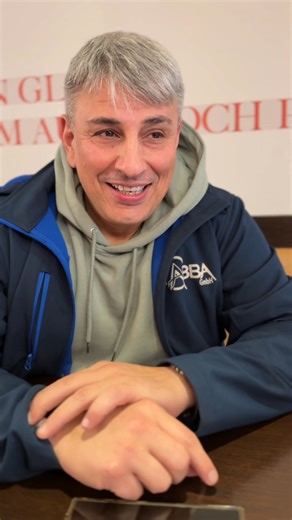 Interview-Highlight: Hakan Yildiz, ABBA GmbH Mehr als nur Geschäfte: Wie BNI "Tausend Feuer" das Netzwerk und die Persönlichkeit stärkt! Wir hatten Hakan Yildiz, Inhaber der ABBA GmbH (Schadstoffentsorgung & Abbrucharbeiten), bei uns im Interview! Seine Einblicke zeigen, dass BNI weit über Empfehlungen hinausgeht: Es ist ein echter Booster für die persönliche Entwicklung. Als Handwerker hatte Hakan hauptsächlich Einzelgespräche mit Architekten oder Bauherren. Seit er bei BNI ist, hat er sich in 