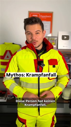 Luis Teichmann on Instagram: "Über die konvulsive Synkope. Konvulsiv = krampfend. #rettungsdienst #edutainment #health #gesundheit #ohnmacht"