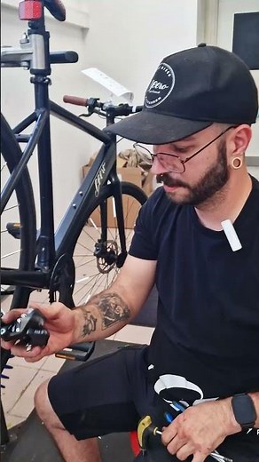 Bike mechanics HATE this trick! 🛠️ (Replacing the chain & derailleur) #tutorial #bikeworkshop