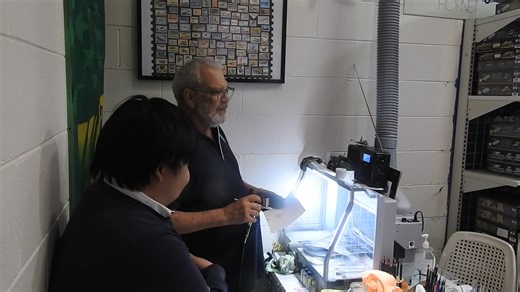 A brief airbrushing video with a student {Novice} | Southern Model Club