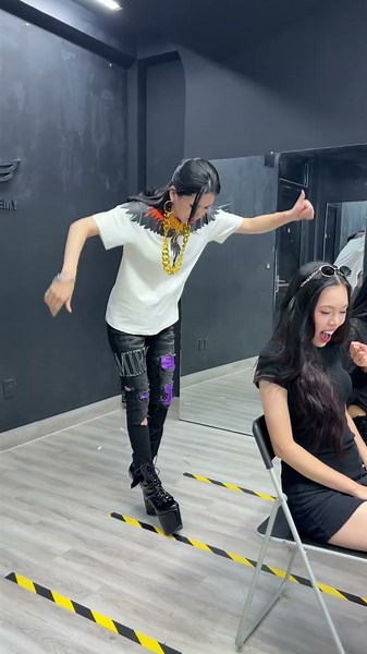 Kind models in Left or Right challenge #bybacademy #thanhhuyennguyen #daotaonguoimau #5g