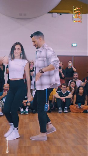 So basically… we dance to connect in the layer of softness and musicality. Only like this every dance tells a different story. Every dance creates a unique experience that, at least for a little while, make us feel as one. Thank you @lion_kings_weekend for providing the vibe, the space and the amazing audience. 🎥 @tarehi.prodarts @legacy_agency_off 📍 Lyon, France 🎶 Maria @joenicelife And now the important question: are you team flats or heels?🤓 | Jesús y Anni Metakizz