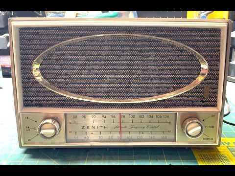 Vintage 1959 Zenith "The Super Sapphire Radio" Model C725L