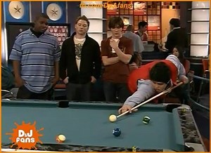 ¡Josh juega billar por primera vez! ¡Únete a nuestra página para más momentos de Drake & Josh! | Drake & Josh Fans