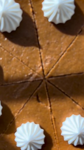 2.5K views · 19 reactions | pumpkin pie with graham cracker crust comment “pie” and I’ll send the recipe to you! https://atsloanestable.com/pumpkin-pie-with-graham-cracker-crust/ #pumpkinpie #pumpkinpierecipe #thanksgivingpie #pierecipe #homemadepie | Sloane's Table | Facebook