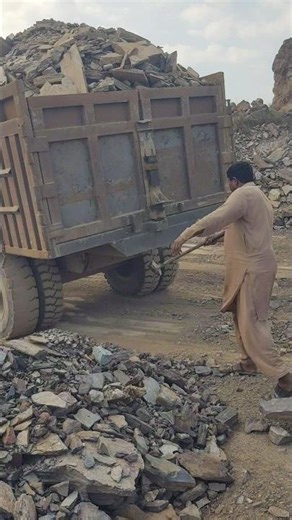 Unloading Rock Truck Stone Crushing Plant machine working Rock Crushing Test #rockcrushing #asmr
