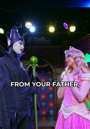 Princess Aurora's Reaction to Maleficent at Disneyland! 💚 #disneyparks #sleepingbeauty #maleficent #disneyprincess #disney