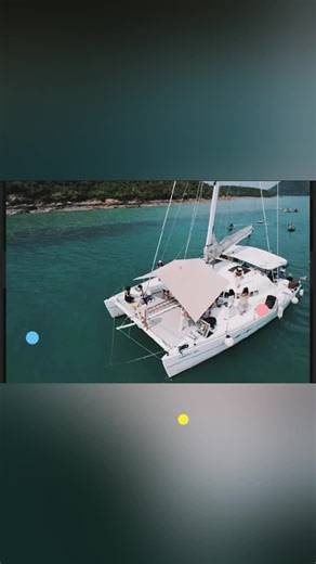 暹城旅游 Lagoon 470 帆船双体船 ⛵ 🛟尺寸 ：47尺 2 间卧室 2卫 🌊可容纳 25 人 穆迪游艇结合了优雅🏖️、速度、安全和最先进的导航电子设备⛱️。🏖️无论是周末出游、还是公海遨游🪂🏄，即便是“始祖级”的船型🏊，也因其优异的适航性而备受赞誉。#曼谷琶提雅🏝️🏝️🏝️#游艇出海 #เรือยอร์ช #ล่องเรือพัทยา🚣🌊 #高端服務