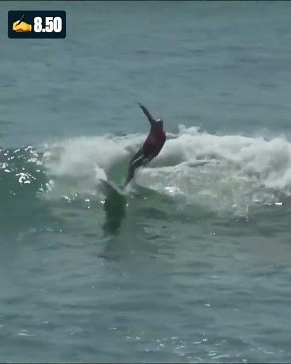 🇺🇸4x World Longboard Champ @taylorjensentj getting busy @surfcity #ElSalvadorLongboardChampionships