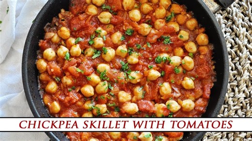 Spanish garbanzo bean skillet with chunky tomatoes | Easy & healthy recipe