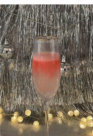 Add extra ✨ sparkle ✨to your sips with Cotton Candy Glitter Bombs! They're sweet, glittery, fun and FABULOUS. What's your favorite color? Shop this glitter bomb in the link in our bio.