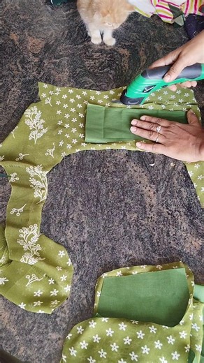 blouse cutting with electric cutter 😍🫶😘#justastitch #trending #blouse