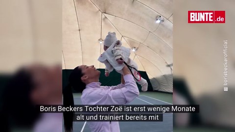 Boris Beckers kleine Tochter trainiert schon mit Mini-Tennisschläger