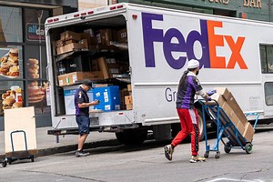 FedEx to Merge Delivery Networks in Cost-Cutting Move