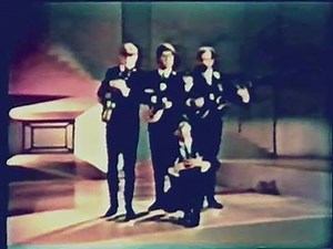 Hot Rod and Ricky here, with this week's #ScopitoneSunday with The Lounge-O-Leers… and the super-fab Freddie and the Dreamers performing their '65 hit (topping out at #21 on the U.S. Top 40), "You Were Made For Me". While Freddie and the Dreamers are often considered part of the Merseybeat movement that came to the States as "The British Invasion", the band hailed not from Liverpool but rather from Manchester. Fronted by 5-foot-3-inches tall, bespeckled Freddie Garrity (a milkman by trade), the 