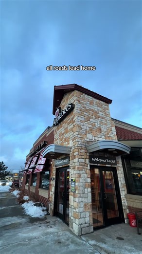 “welcome back” is right (from lady dinner with @cameron and @isabelle g 🌟🦋) #applebees #wlw #xyzbca #fangirl #wieiad