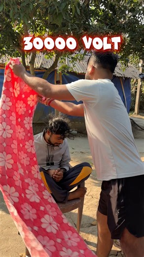 Akash Roy | 30,000 VOLTS actually generated in my body? 😱⚡ Winter me wool rub karne se body me itna charge store hota hai ki spark generate ho sakta... | Instagram