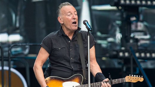Bruce Springsteen further postpones tour