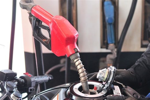 Kebiasaan Sepele Jarang Isi Full Bahan Bakar di Motor Injeksi,  Ini Dampak Negatifnya - Otomania.com