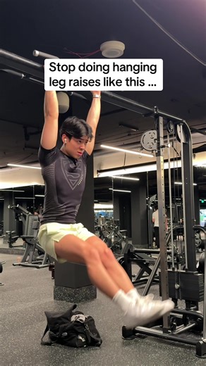 ❌ Stop doing your hanging leg raises like this … Instead, bring your toes to the ceiling and show your 🍑 to the world. I promise your core will be on fire 🔥 Like and follow for daily gym advice #gym #fitness #gymtips #abworkout #gymmotivation