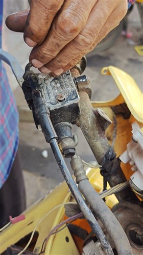 disk oil change #trendingshorts#automobile #brakesystem#motorbike #motorcycle#brakefluid #twowheeler