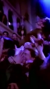 What a performer❤️ #eddievedder #pearljam #alive #music #stageshow | GoDpsMusic