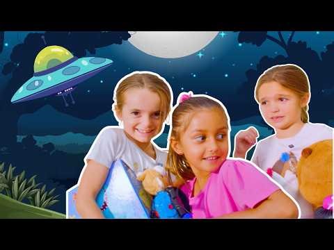 Building a Fort to Escape the Alien! 👽🌙 Aya's ET Adventure!