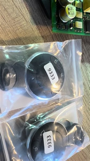 2010 mini cooper s - new keys - instrument dash lights are off, scanner can't read diagnostics but remote control still works -