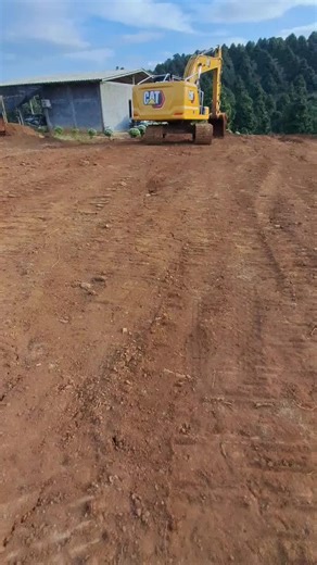 Excavator Operation: Digging and Dirt Removal Tips