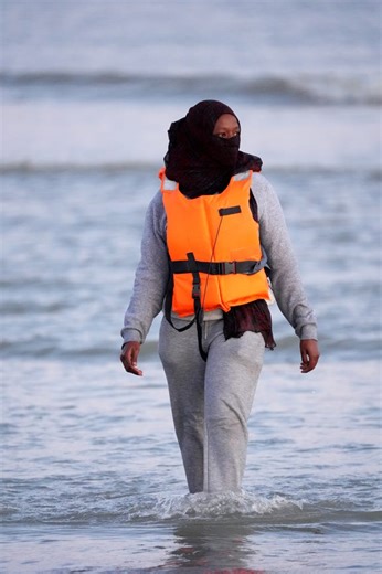 Hundreds attempt Channel crossing as second migrant deported in UK-France deal