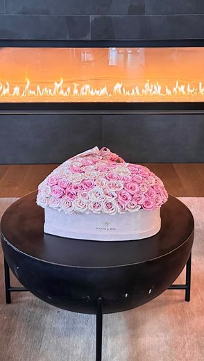 The art of crafting flowers and sharing its process… . FEEL THE LOVE . . . . . . #flowers #florist #flowershop #floristry #houstonflorist #houstonflowerdelivery #flowerstagram #houstonflowers #flowerlovers #flower #flowerarrangement #floralart | BLOOM and BOX