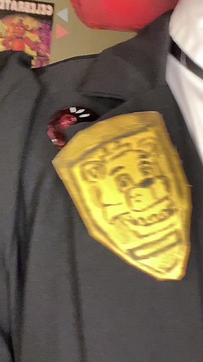 Cher 🐀🖤 (@cinnamon_roll_cosplays) - Phone Guy Cosplay and FNAF Costumes: Transforming into Telephone Man